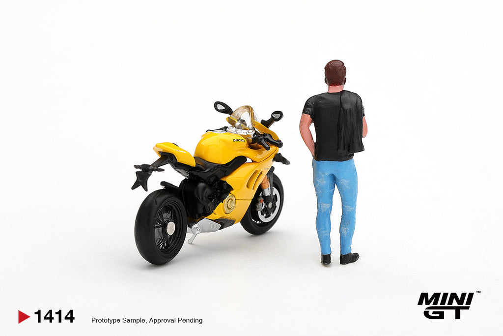 (Pre-Order – ETA May 2027) Ducati Panigale V4 S Giallo with Figure 1:64 Scale Model (MINI GT)