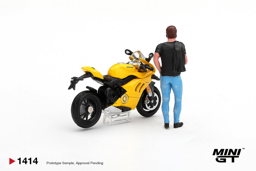(Pre-Order – ETA May 2027) Ducati Panigale V4 S Giallo with Figure 1:64 Scale Model (MINI GT)