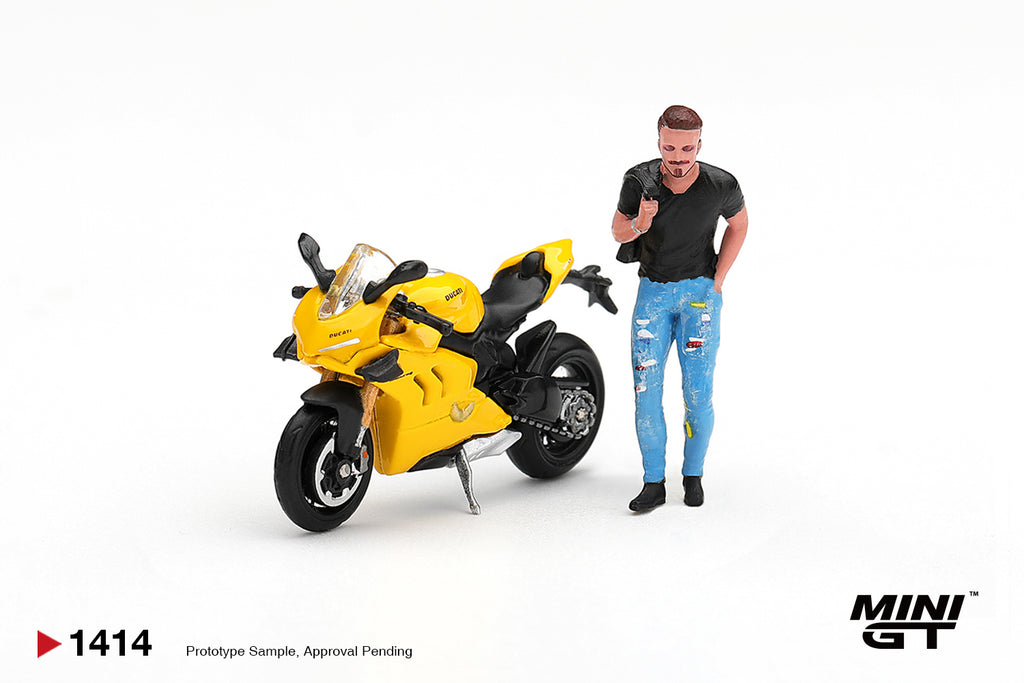 (Pre-Order – ETA May 2027) Ducati Panigale V4 S Giallo with Figure 1:64 Scale Model (MINI GT)
